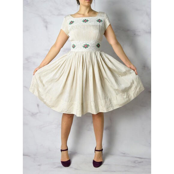 1950s Embroidered Dress Size Small 50s Cocktail Dress Floral Embroidery Lace - Picture 6 of 10